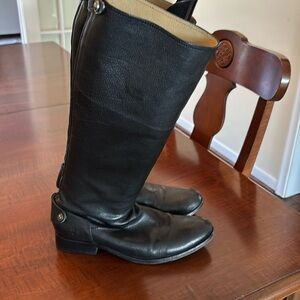 Frye Size 10 black leather riding boot. Back zipper witn snaps